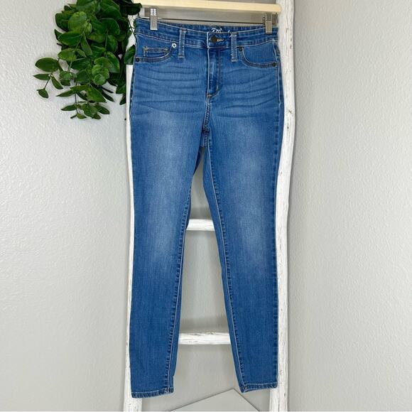 Universal Thread Jeggings Jeans Size‎ 2 High Rise Skinny Medium Wash Denim - Picture 1 of 7